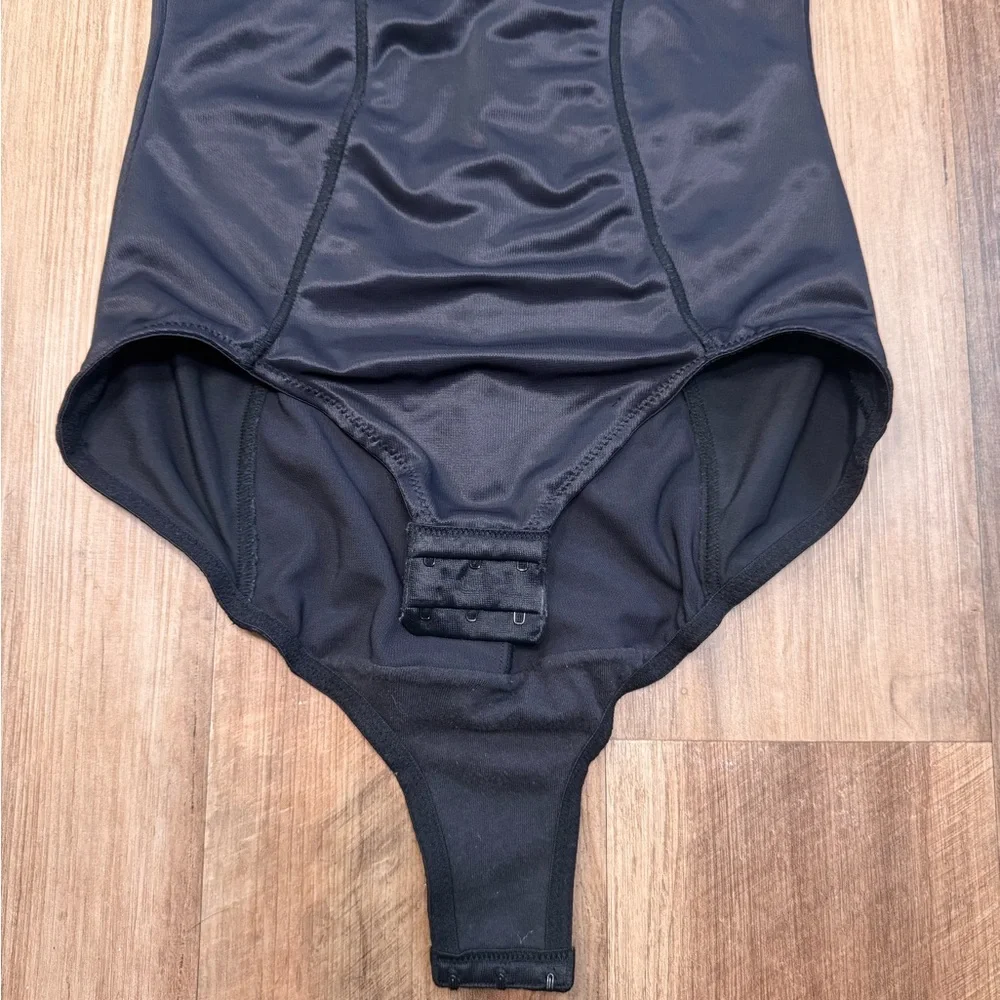 Maidenform Black Shapewear Ultra Firm Bodysuit, Medium - Picture 10 of 16